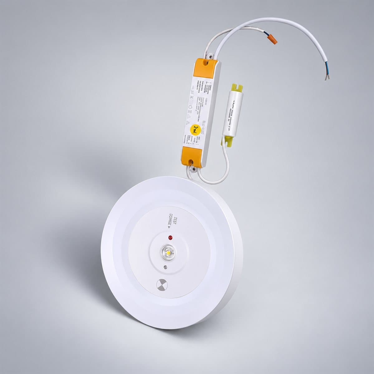 Đèn LED downlight chiếu sáng khẩn cấp Panasonic chụp góc nghiêng 3/4, thấy rõ thân và cạnh bên
