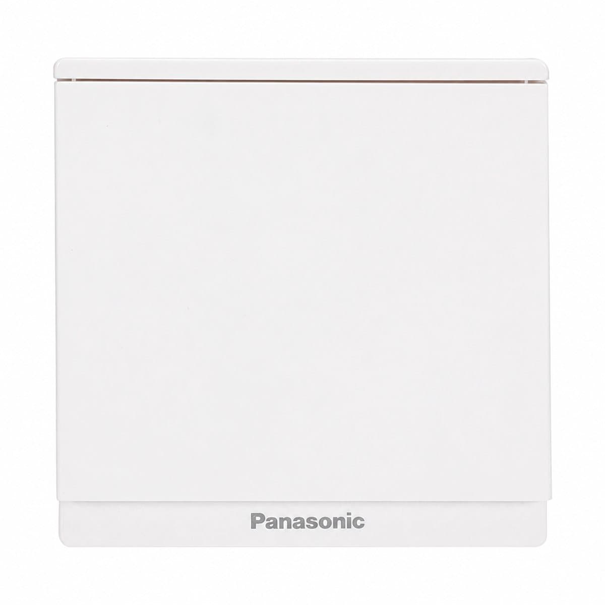 Bộ 1 công tắc E, đảo chiều, bắt vít Moderva Panasonic trên nền trắng, ảnh sản phẩm chính diện