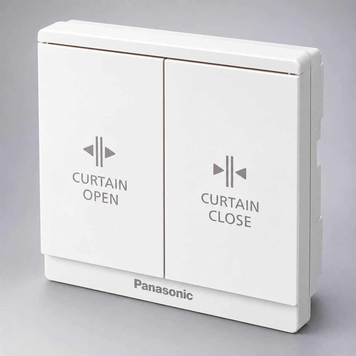 Nút nhấn rèm cửa Moderva Panasonic chụp góc nghiêng 3/4, thấy rõ mặt và cạnh bên