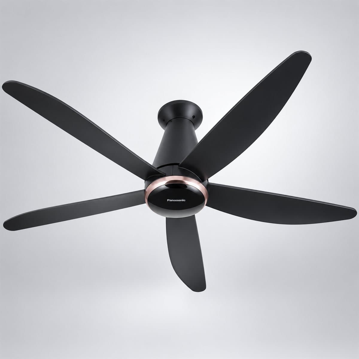 Quạt trần F-60FEN Panasonic chụp góc nghiêng 3/4, thấy rõ mặt và cạnh bên