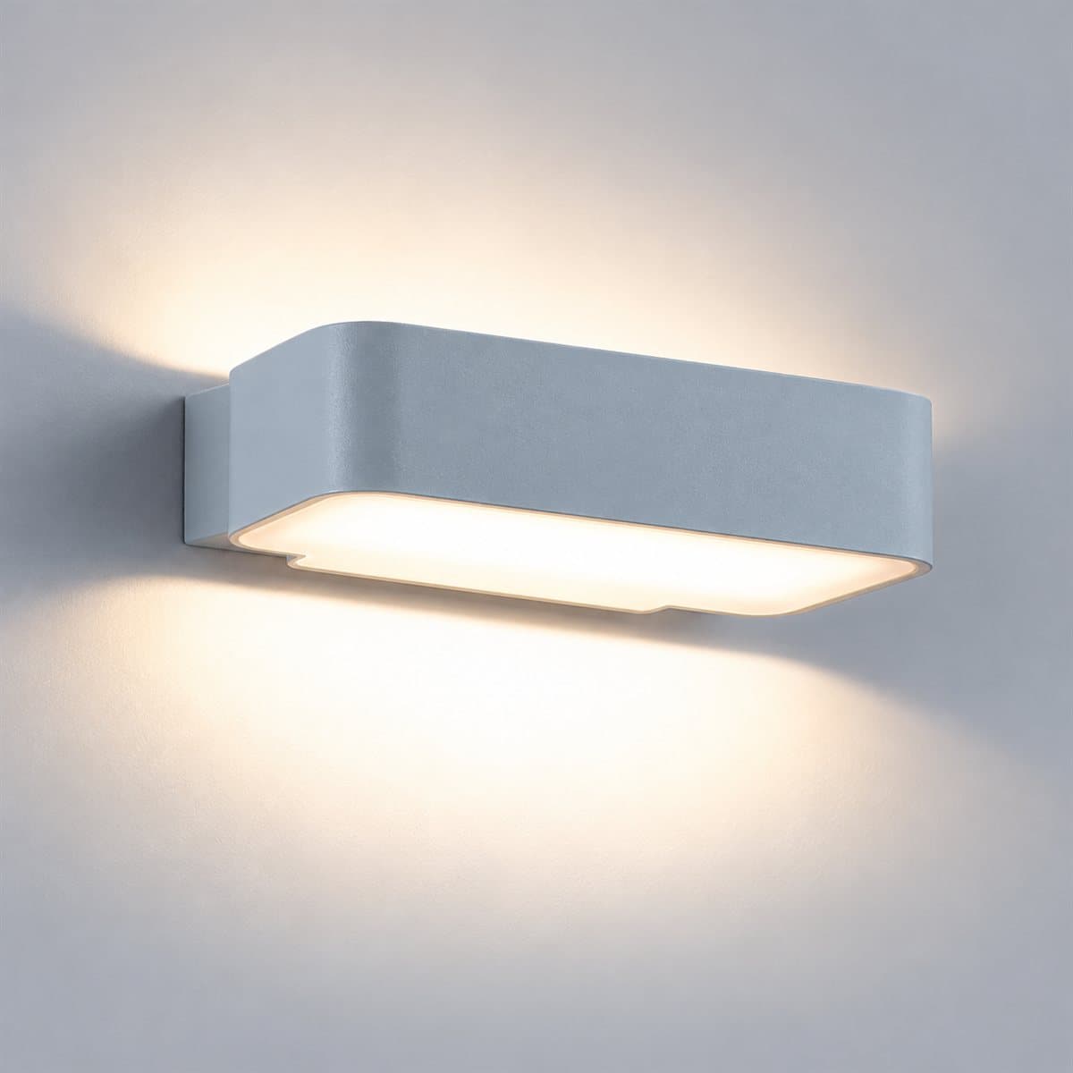 Đèn gắn tường ngoài trời dùng bóng E27 NBL3181 Panasonic chụp góc nghiêng 3/4, thấy rõ thân và cạnh bên