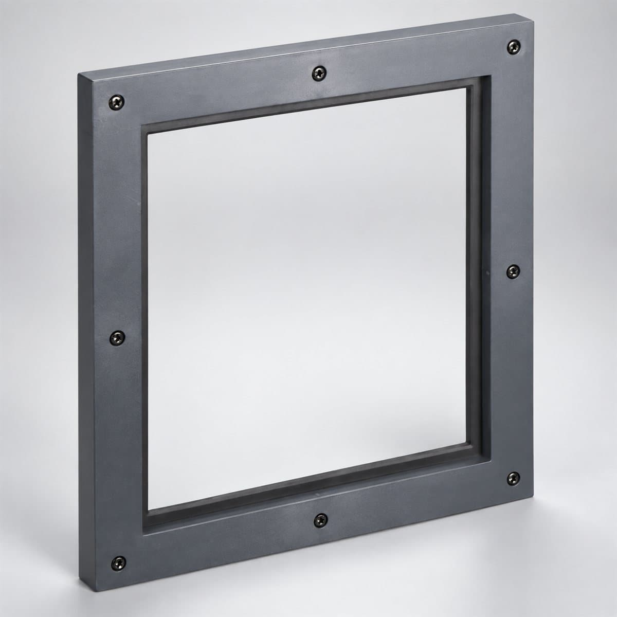 Khung viền mặt tủ (escutcheon) MasterPacT MTZ1 Schneider chụp góc nghiêng 3/4, thấy rõ mặt và cạnh bên