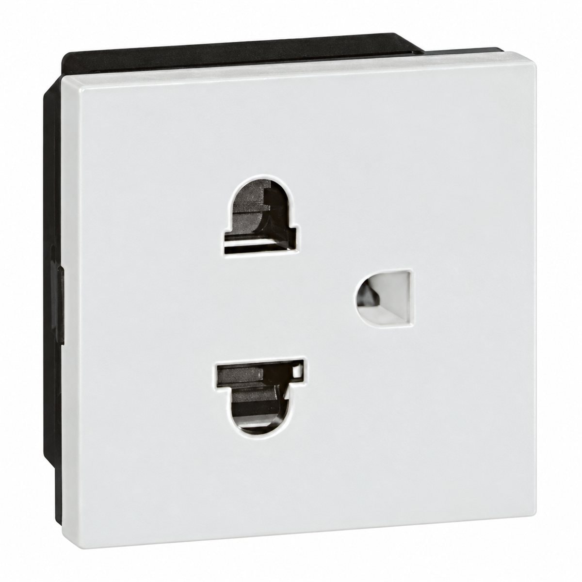 Ổ cắm đơn 3 chấu, 1.5 mô-đun Rivia Legrand trên nền trắng, ảnh sản phẩm chính diện
