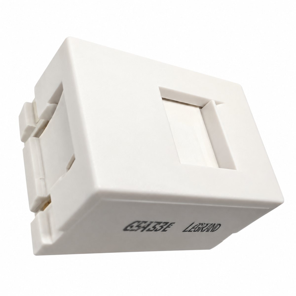 Ổ cắm mạng cat5e, 1 mô-đun Rivia Legrand trên nền trắng, ảnh sản phẩm chính diện