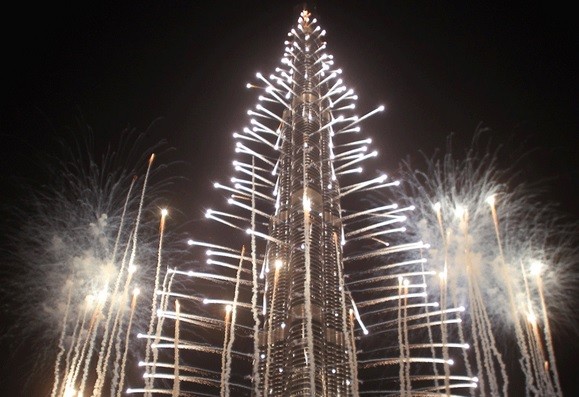 Show diễn đón năm mới 2015 với 70.000 đèn LED được ghi vào kỷ lục Guinness - Ảnh 2